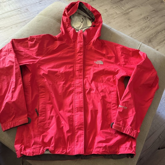 The North Face Jackets & Blazers - The North Face lightweight raining windbreaker S jacket running hooded pockets